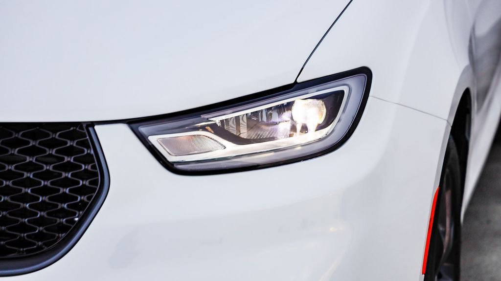 New 2026 Chrysler Pacifica Limited w/ S Appearance Package FWD image 5