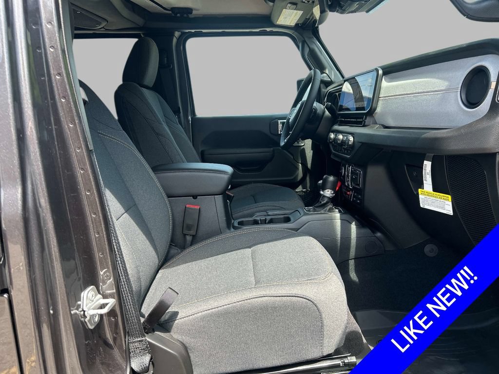 Certified 2025 Jeep Gladiator Sport AWD/4WD image 15