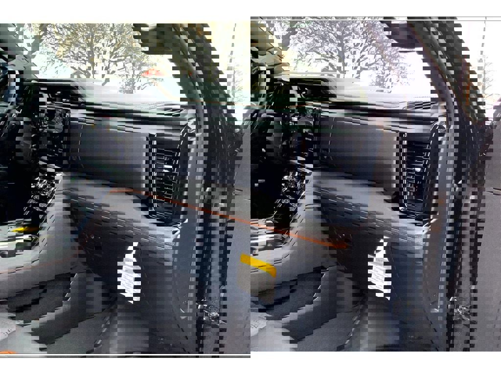 Used 2024 GMC Sierra 2500 AT4 w/ Technology Package image 18