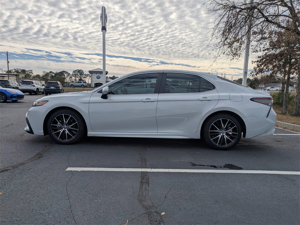Used 2024 Toyota Camry SE image 8