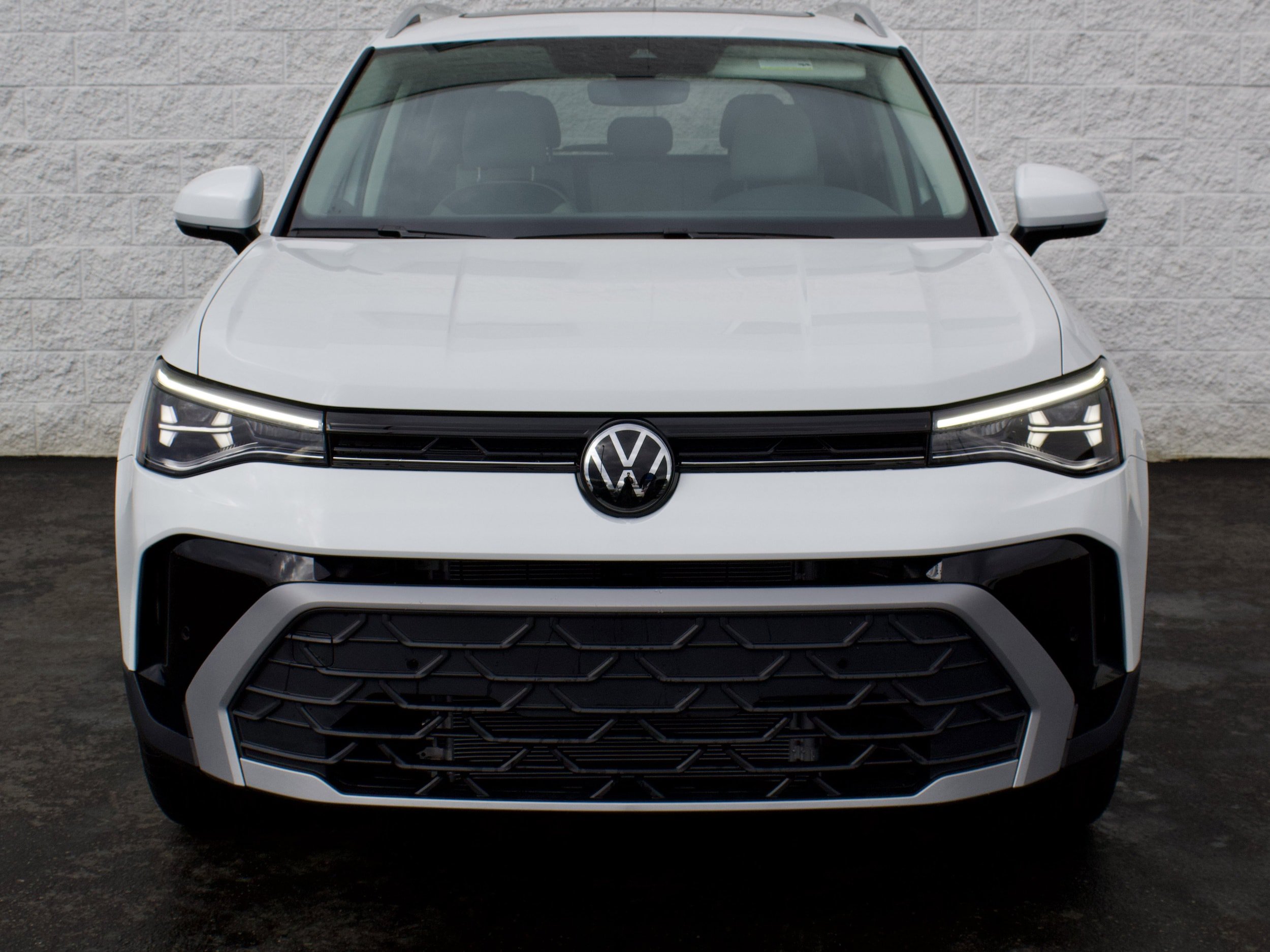 New 2026 Volkswagen Taos SE AWD/4WD image 2