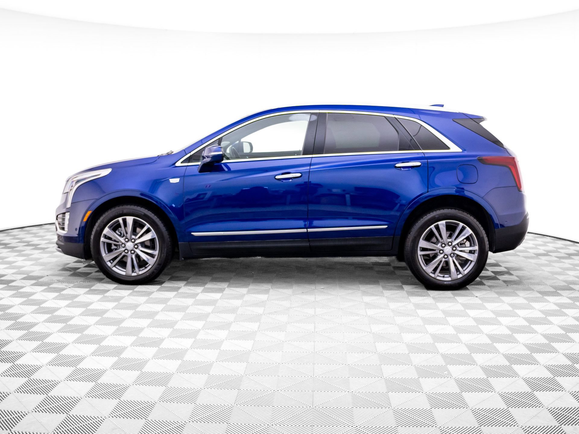 Certified 2026 Cadillac XT5 Premium Luxury w/ Driver Assist Package AWD/4WD image 2