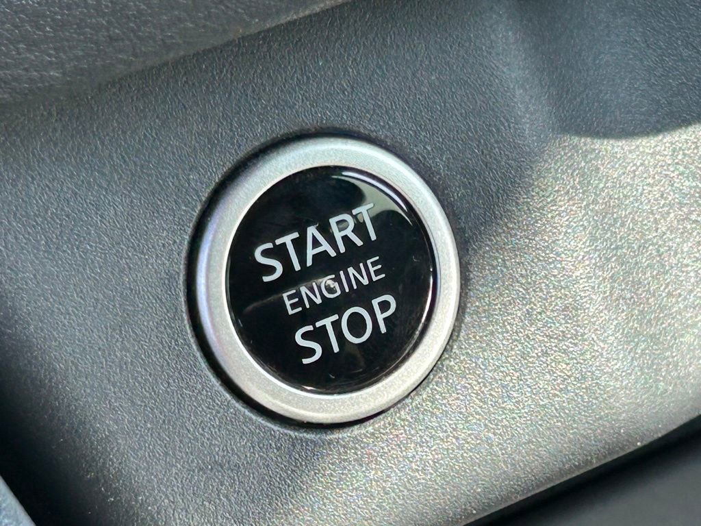 Used 2023 Nissan Rogue SV AWD/4WD image 32