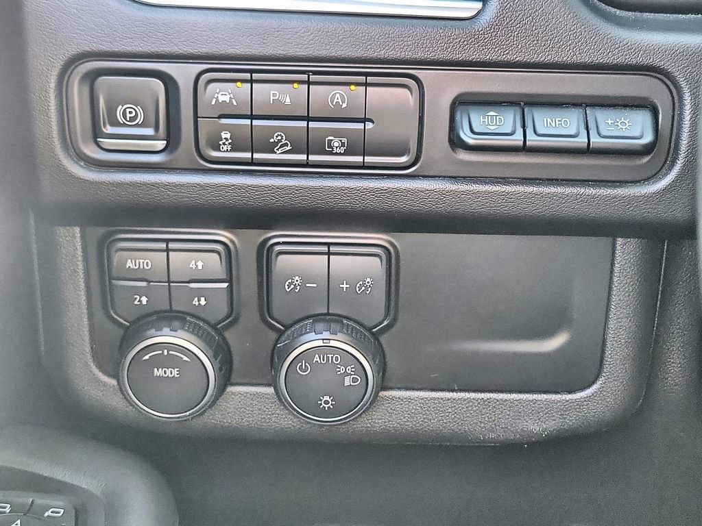 Used 2023 Chevrolet Suburban High Country image 18