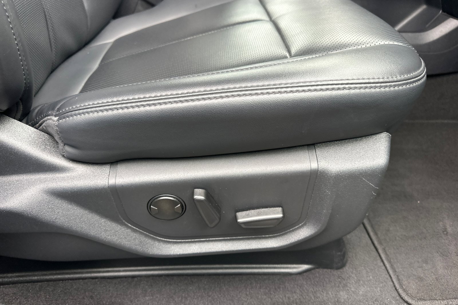 Used 2024 Ford Expedition Max XLT image 24