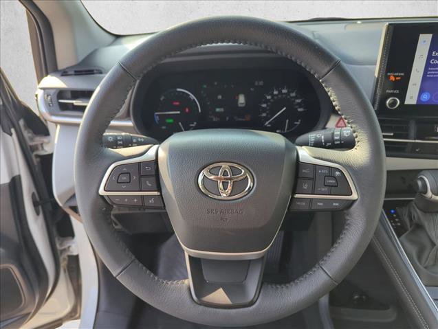 Used 2025 Toyota Sienna XLE FWD image 14