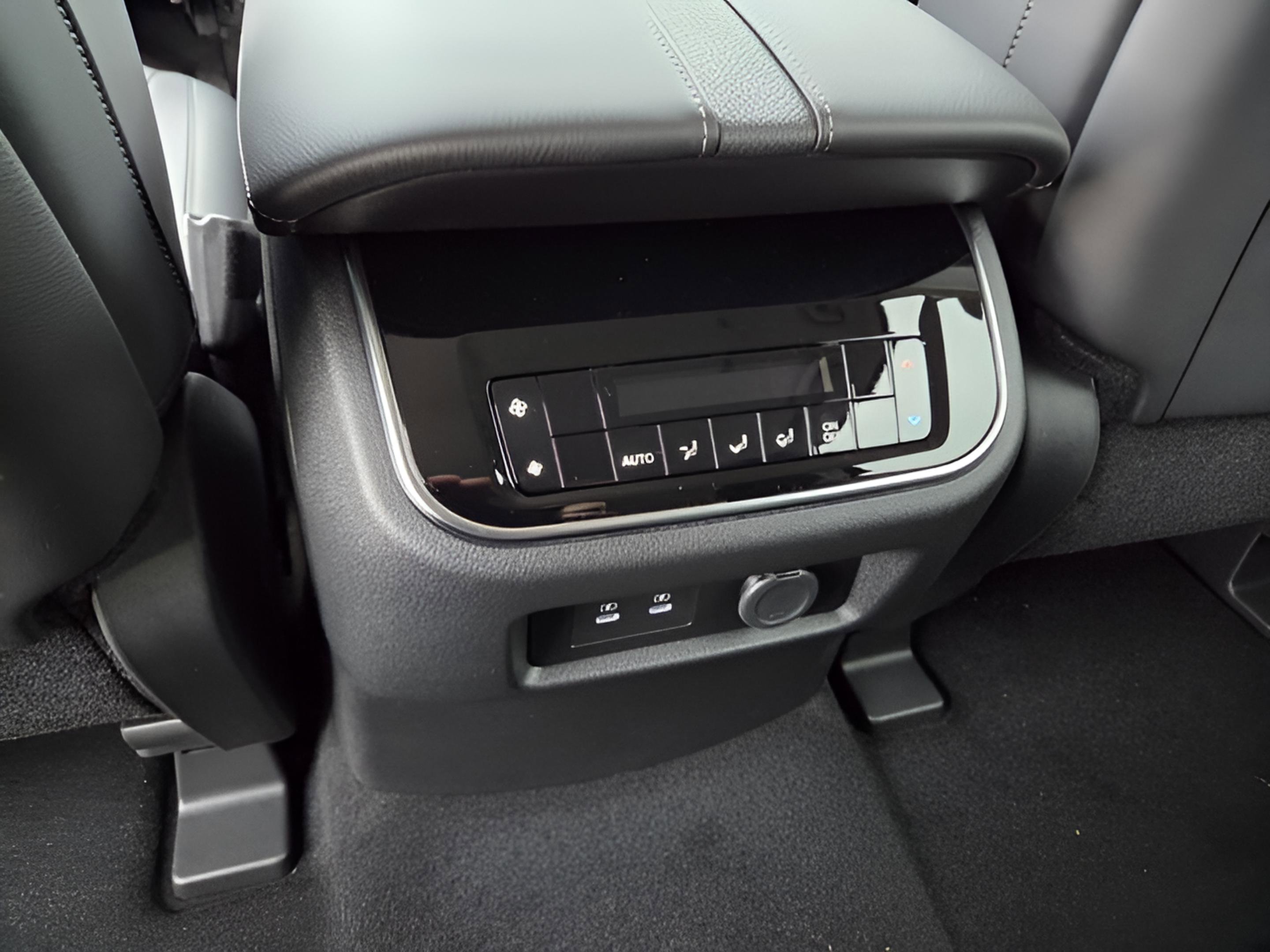 New 2026 Nissan Armada SV image 19