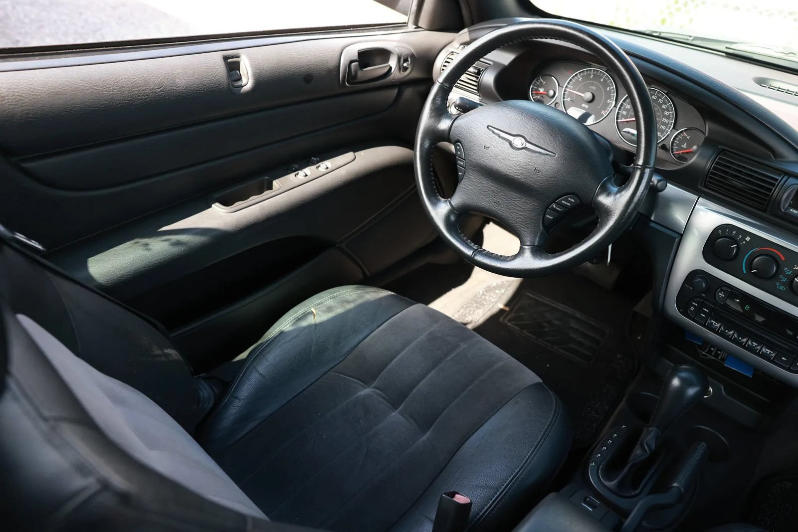 Used 2006 Chrysler Sebring Touring FWD image 12