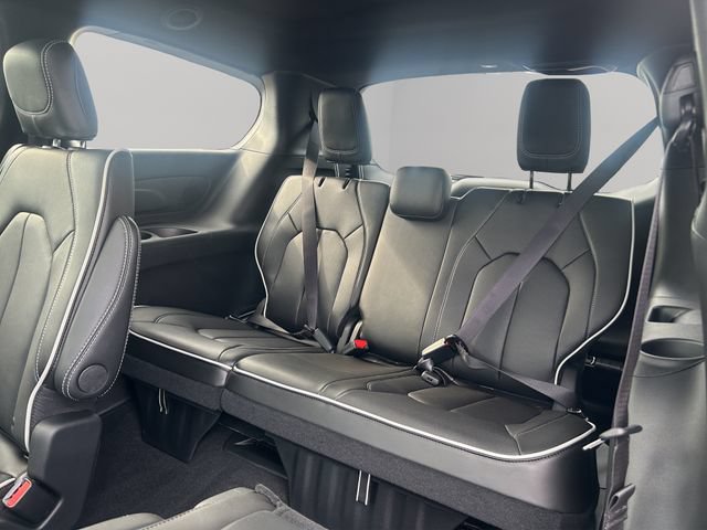 New 2027 Chrysler Pacifica Limited AWD/4WD image 16