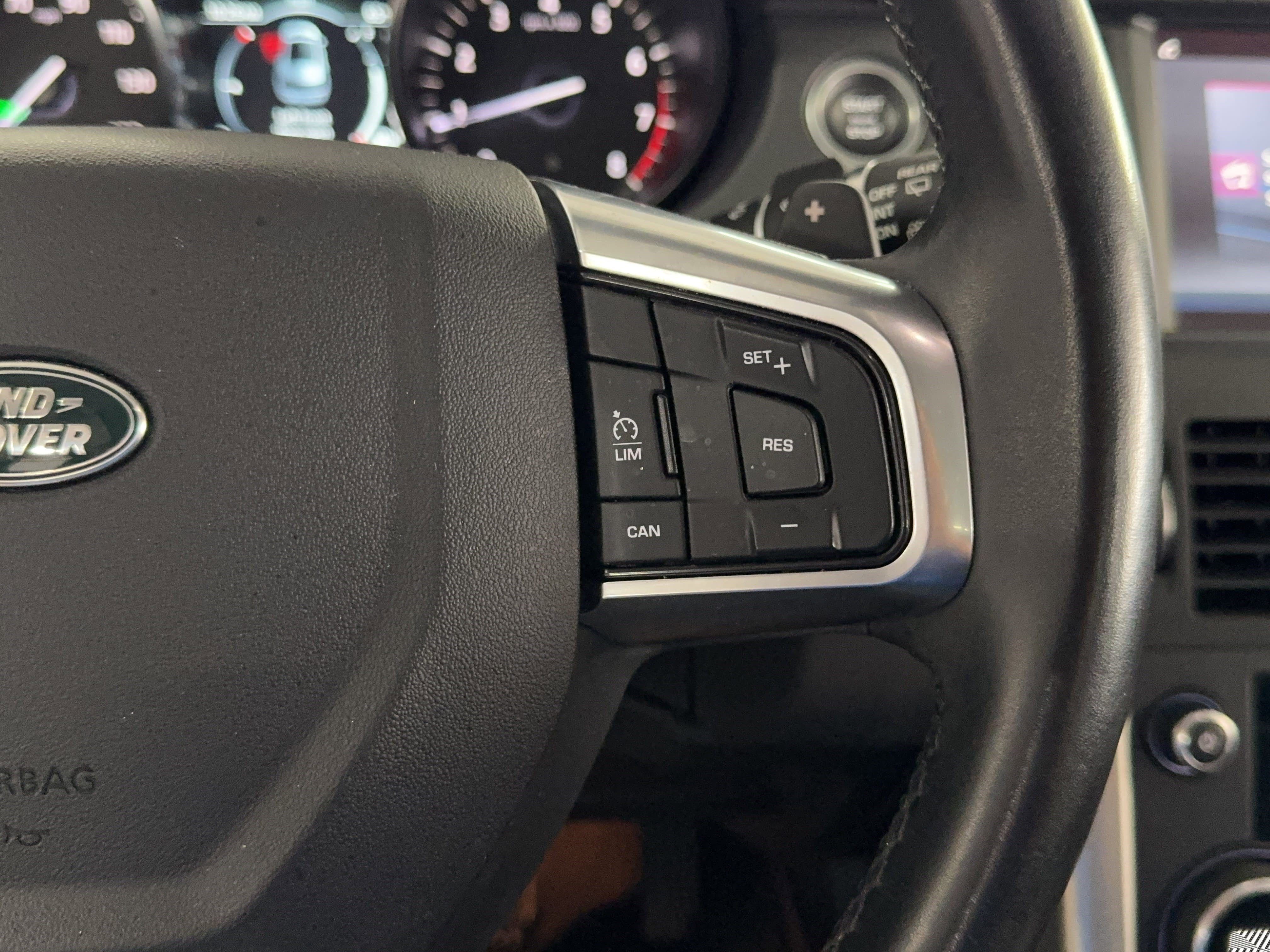 Used 2019 Land Rover Discovery Sport HSE AWD/4WD image 22