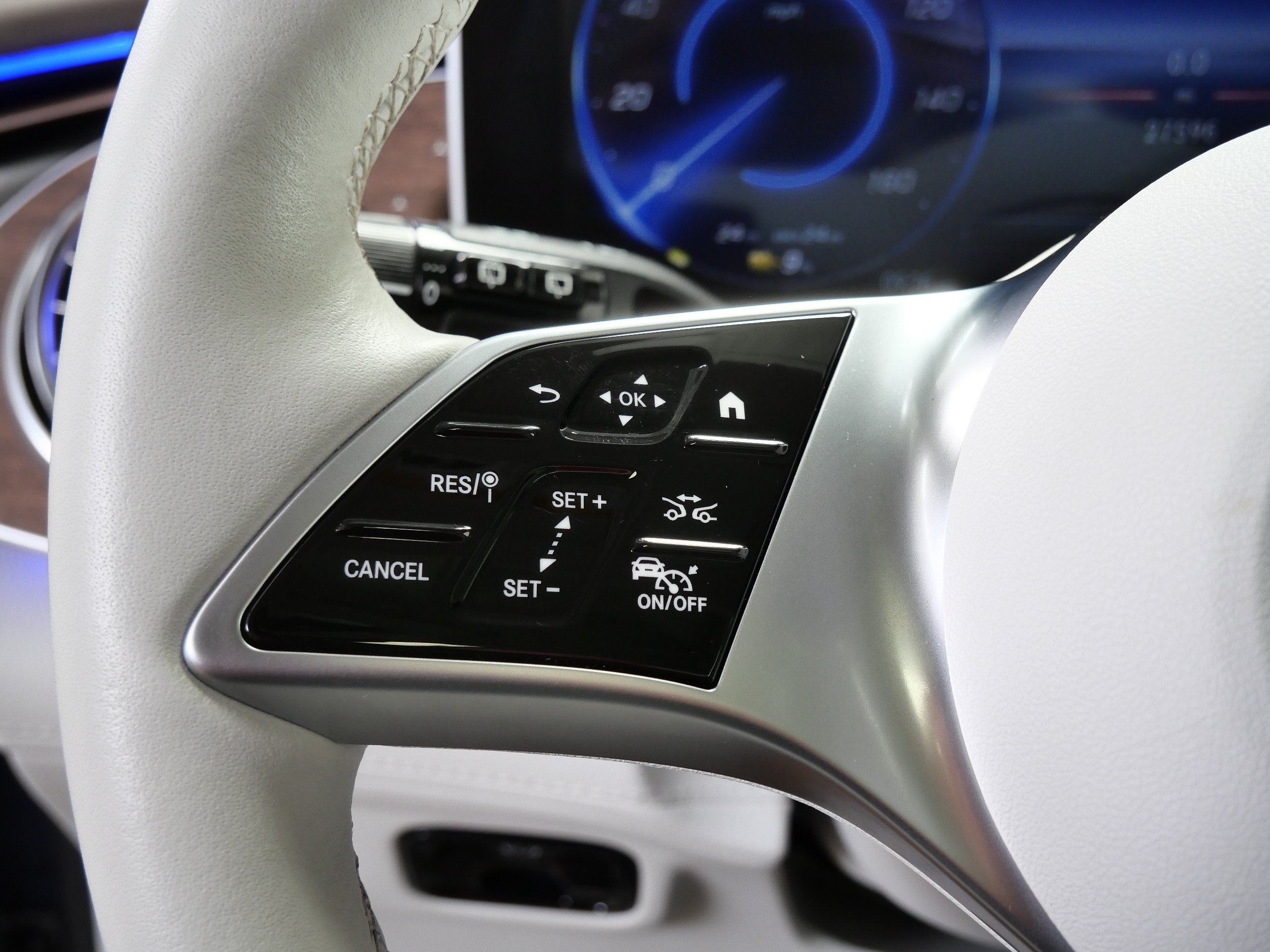 Certified 2023 Mercedes-Benz EQE 350+ 4MATIC SUV w/ Exclusive Trim Package image 26