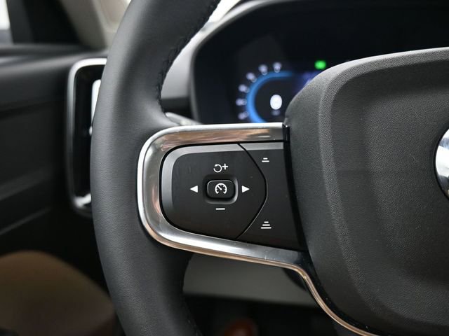 Used 2024 Volvo XC40 B5 Plus w/ Protection Package Premier image 25