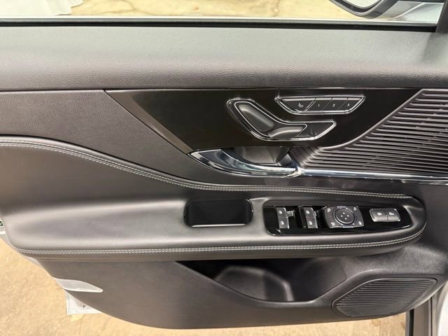Used 2022 Lincoln Corsair AWD w/ Equipment Group 101A image 15