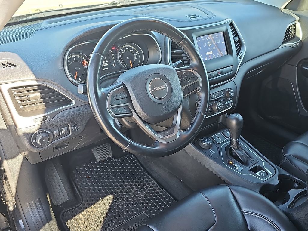 Used 2020 Jeep Cherokee Latitude Plus w/ Comfort/Convenience Group image 17