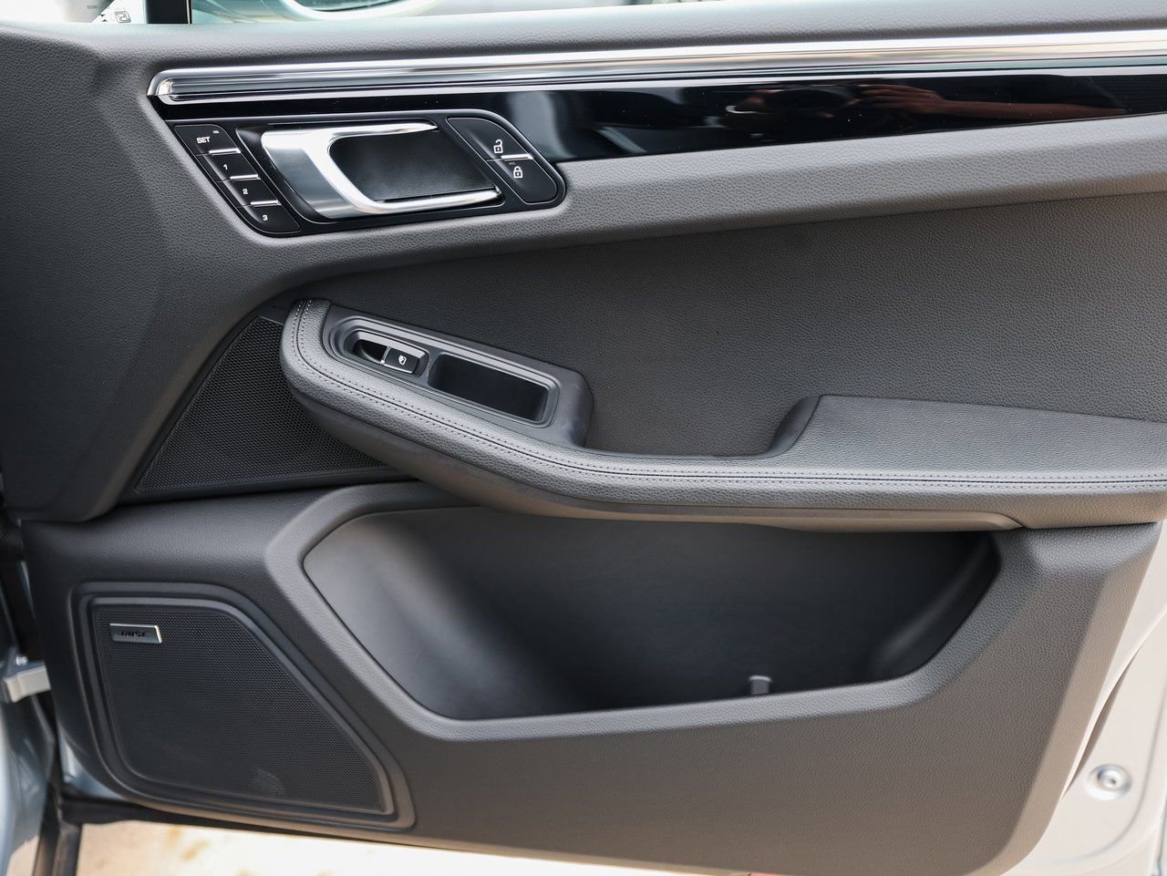 Certified 2025 Porsche Macan image 26