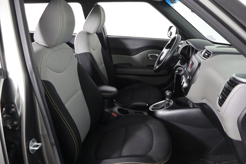 Used 2015 Kia Soul + image 17