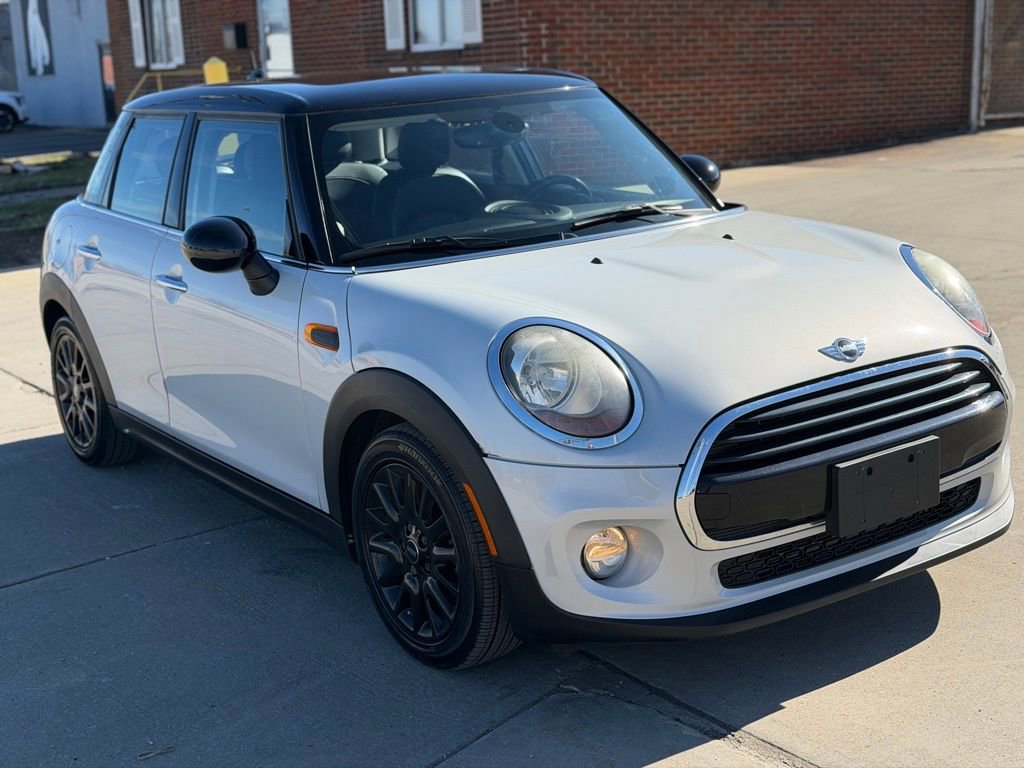 Used 2017 MINI Cooper 4-Door Hardtop image 3