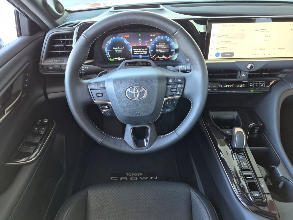 Used 2025 Toyota Crown Platinum w/ Carpet Mat Package (TMS) AWD/4WD image 12