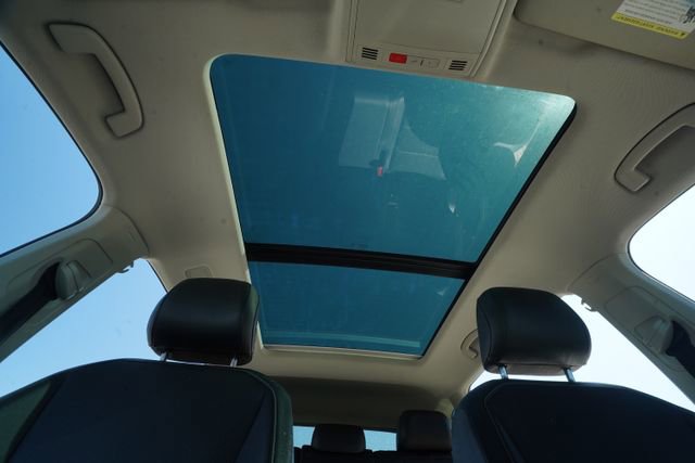 Used 2018 Volkswagen Tiguan SEL image 11