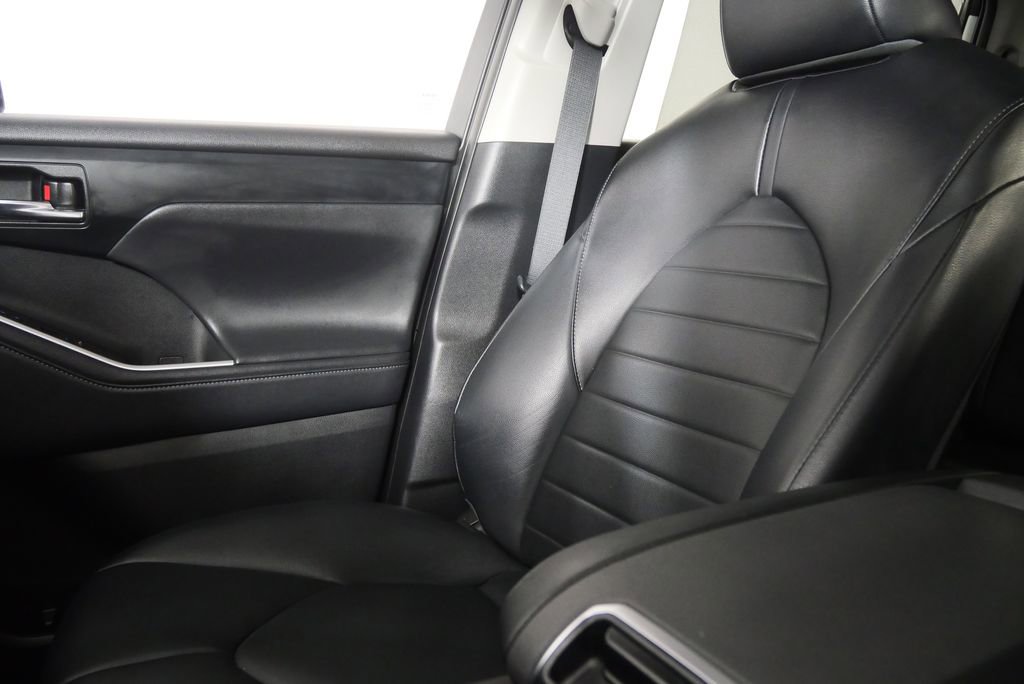 Used 2022 Toyota Highlander XLE image 31