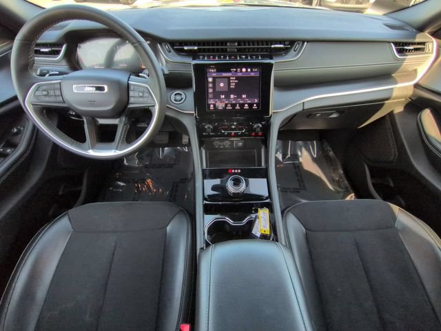 Used 2023 Jeep Grand Cherokee Altitude AWD/4WD image 14