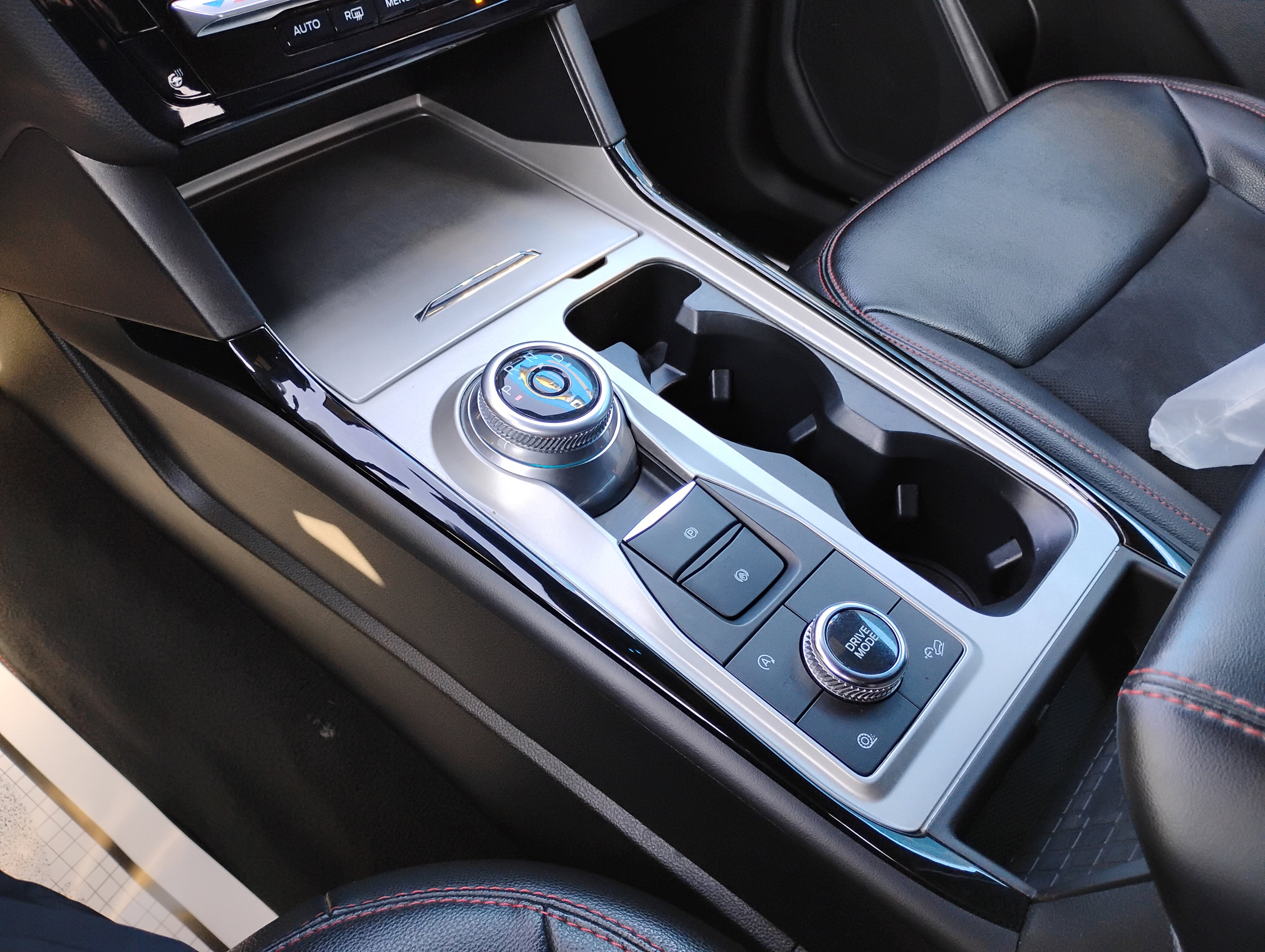 Used 2023 Ford Explorer ST-Line image 13