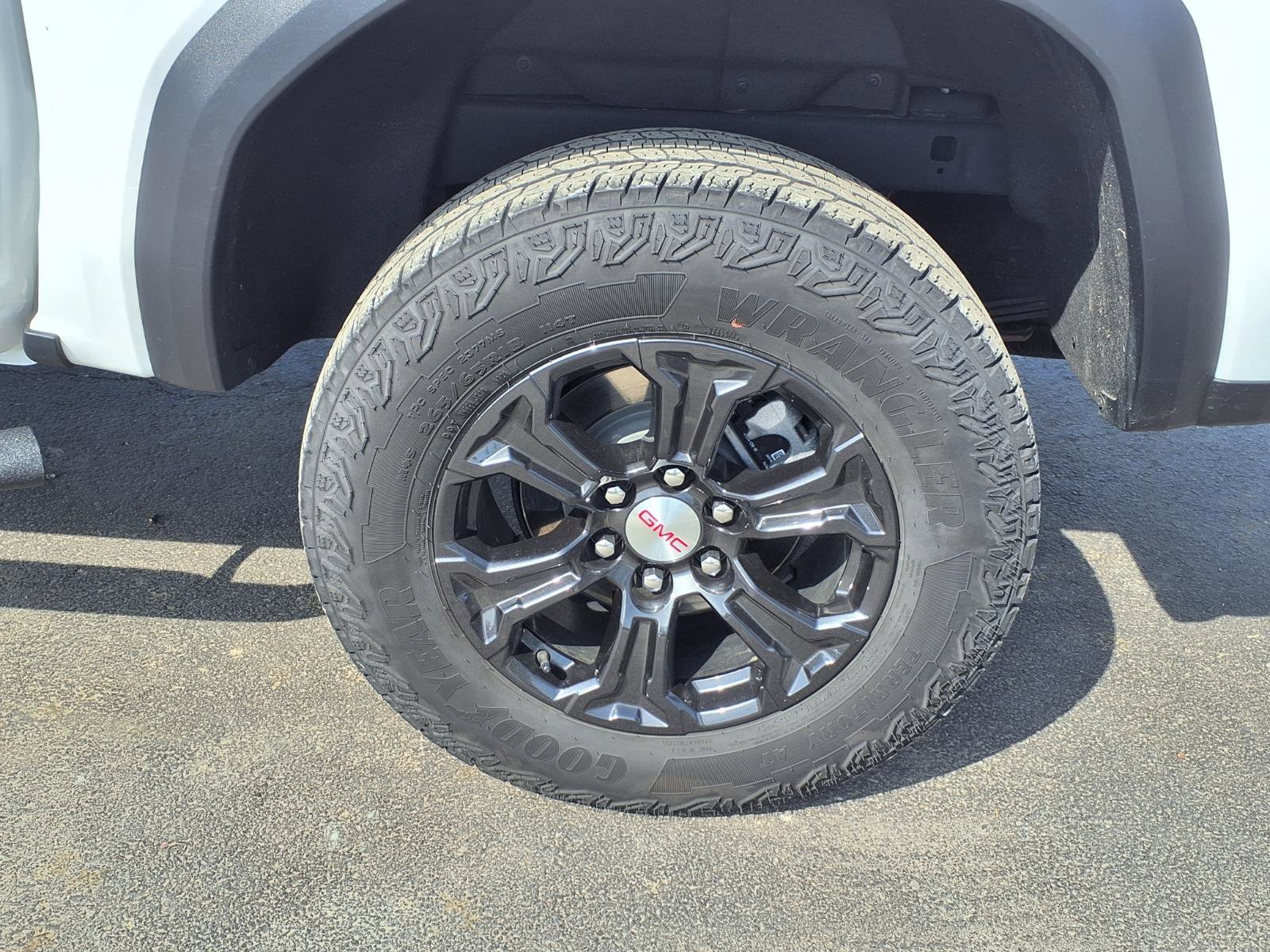 Used 2024 GMC Canyon Elevation w/ Convenience Package image 22
