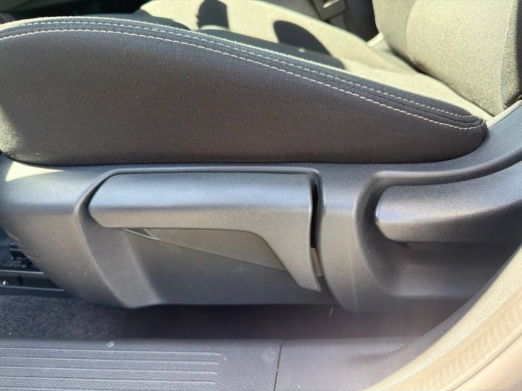 Used 2025 Nissan Rogue S AWD/4WD image 14