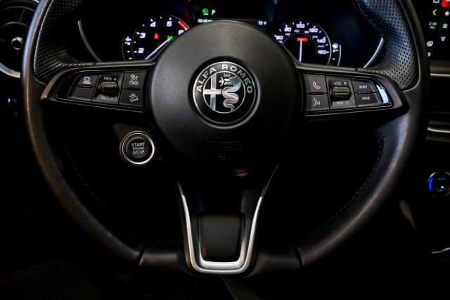 Used 2022 Alfa Romeo Stelvio Ti image 34