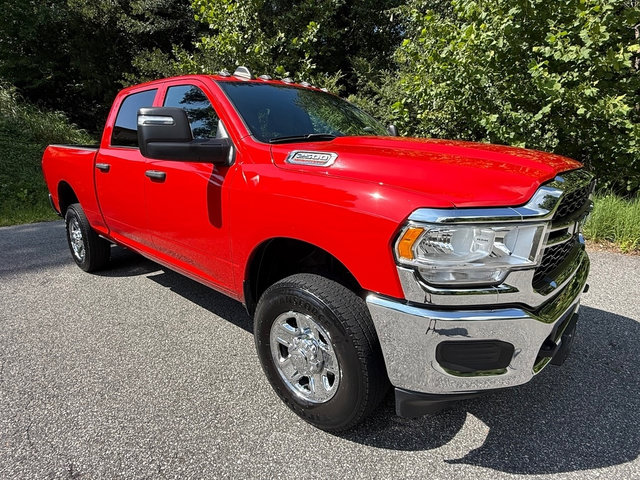 Used 2024 RAM 2500 Tradesman w/ Chrome Appearance Group AWD/4WD image 4