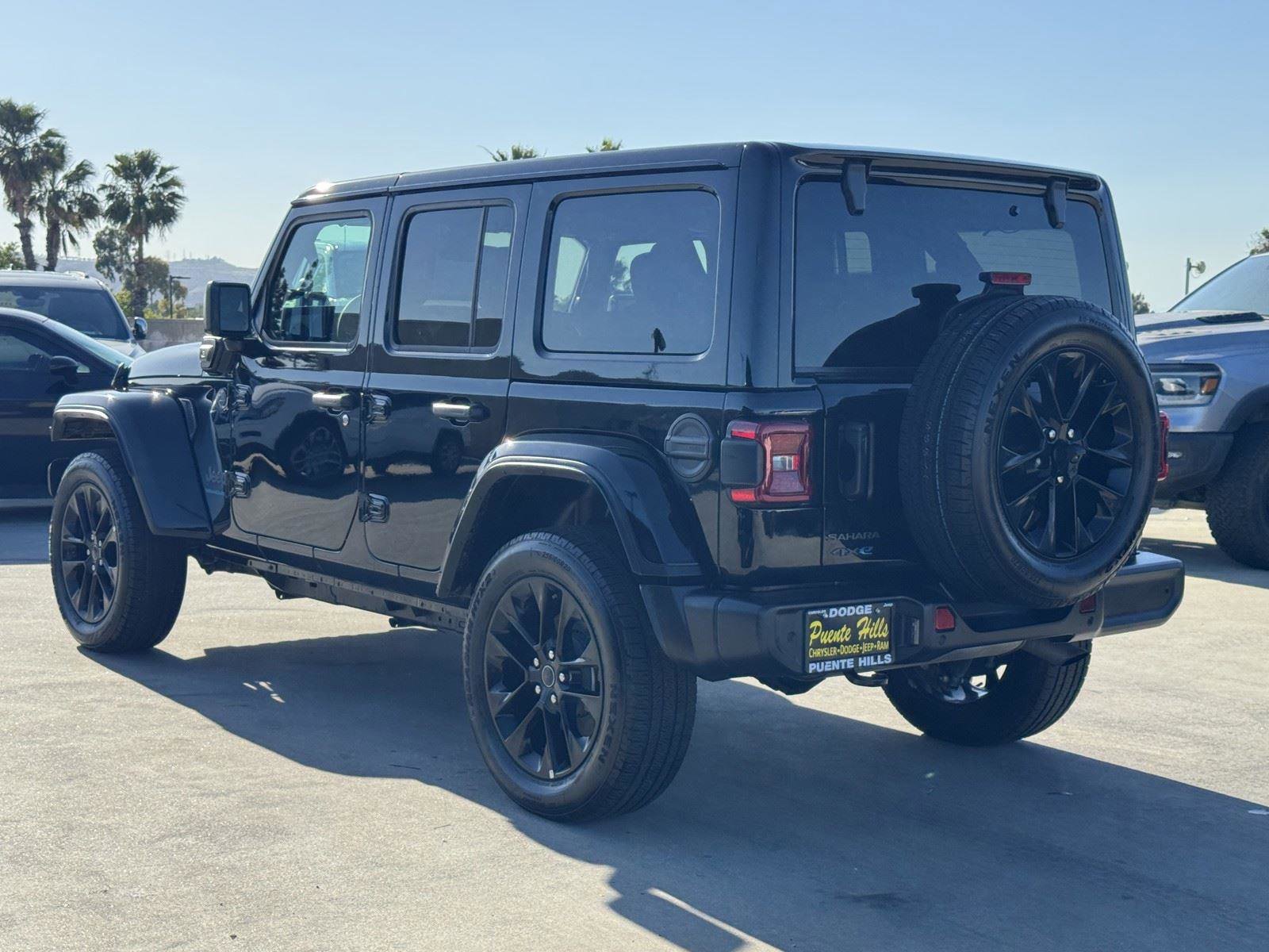 Certified 2025 Jeep Wrangler Sahara w/ Safety Group AWD/4WD image 5