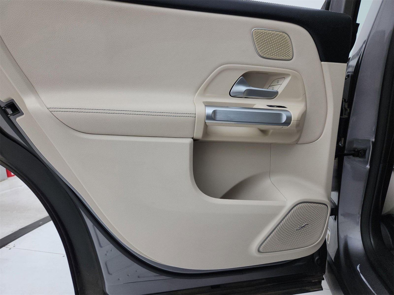 Used 2021 Mercedes-Benz GLB 250 4MATIC image 39