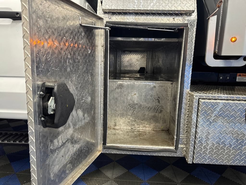 Used 2023 Ford F550 4x4 Regular Cab Super Duty image 32