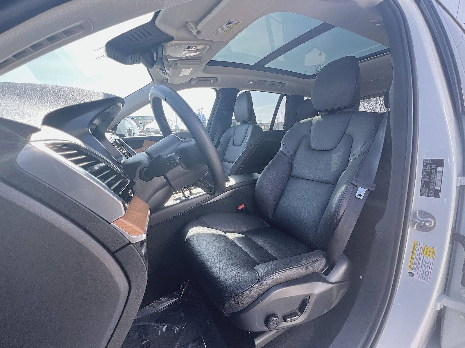 Used 2024 Volvo XC90 B6 Plus w/ Protection Package Premier image 13