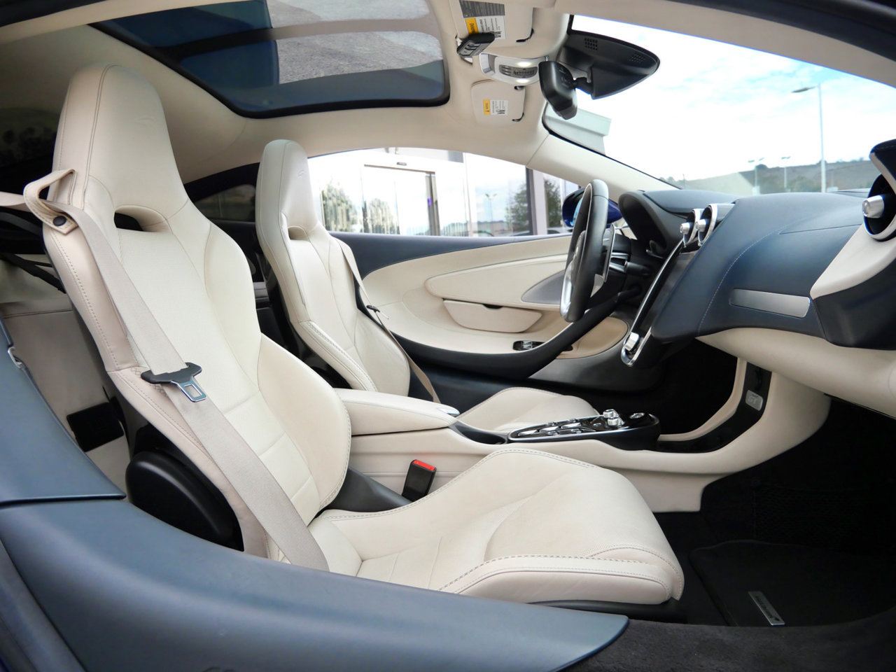 Used 2021 McLaren GT RWD image 11
