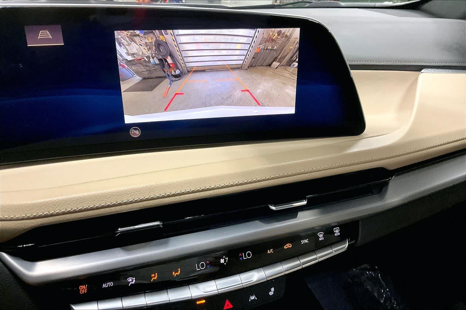 Used 2024 Cadillac XT4 Luxury w/ Cold Weather Package AWD/4WD image 27