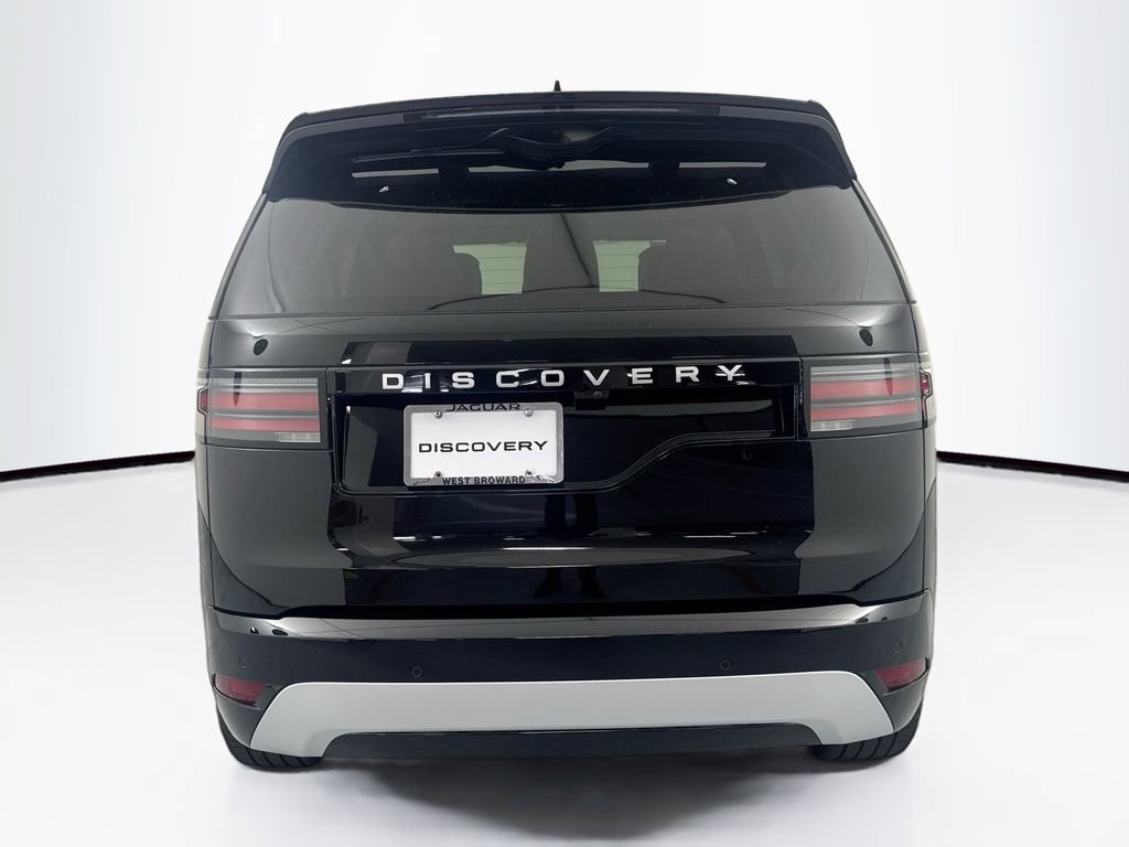 Certified 2025 Land Rover Discovery Metropolitan Edition image 6