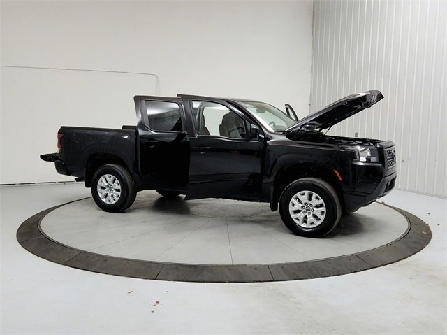 Used 2022 Nissan Frontier SV w/ Graphics Package image 9