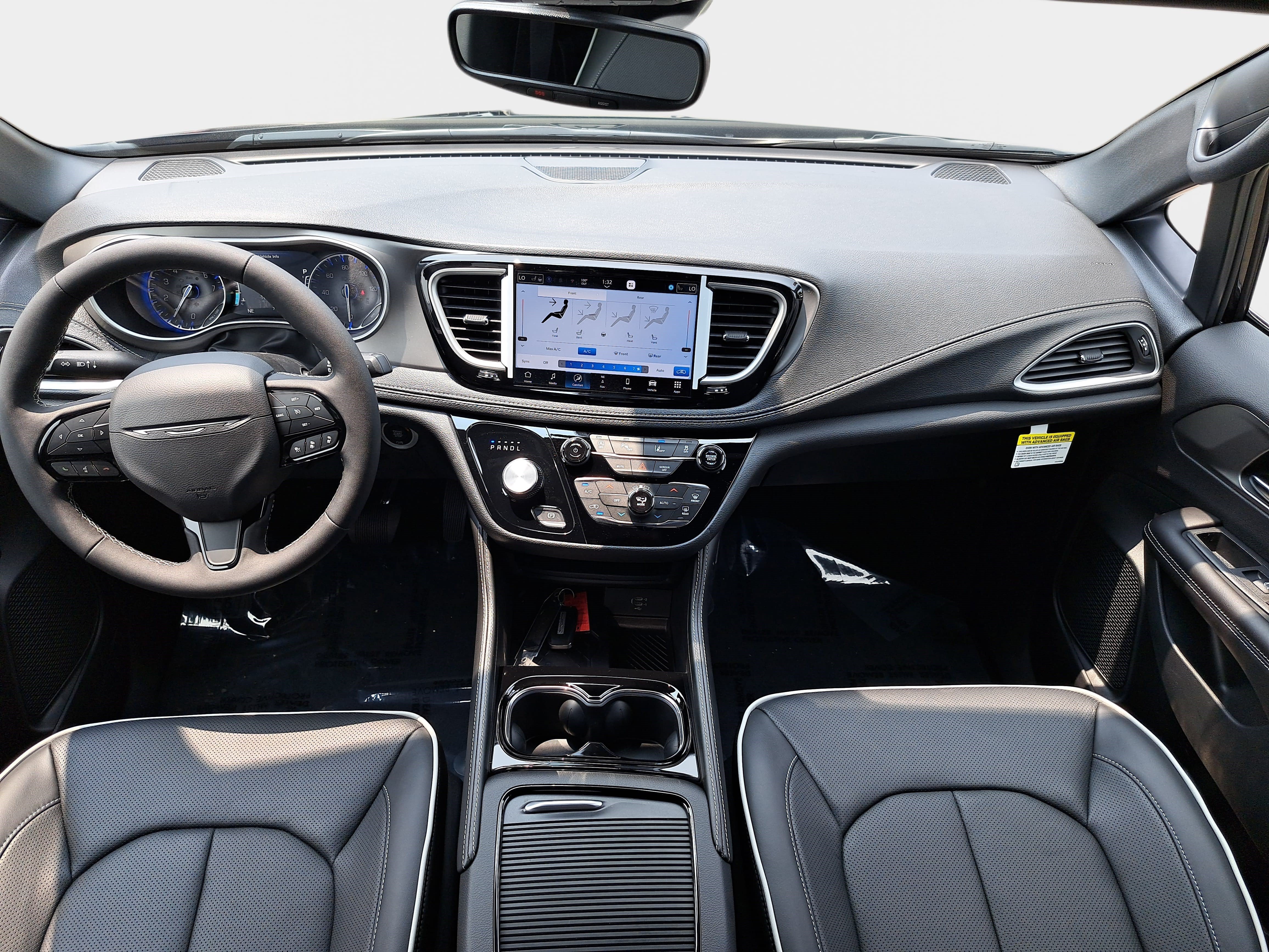 New 2027 Chrysler Pacifica Limited FWD image 9