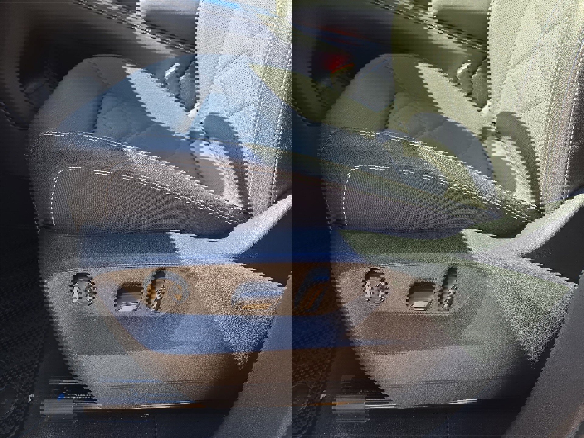 Used 2025 Volkswagen Atlas SE image 17