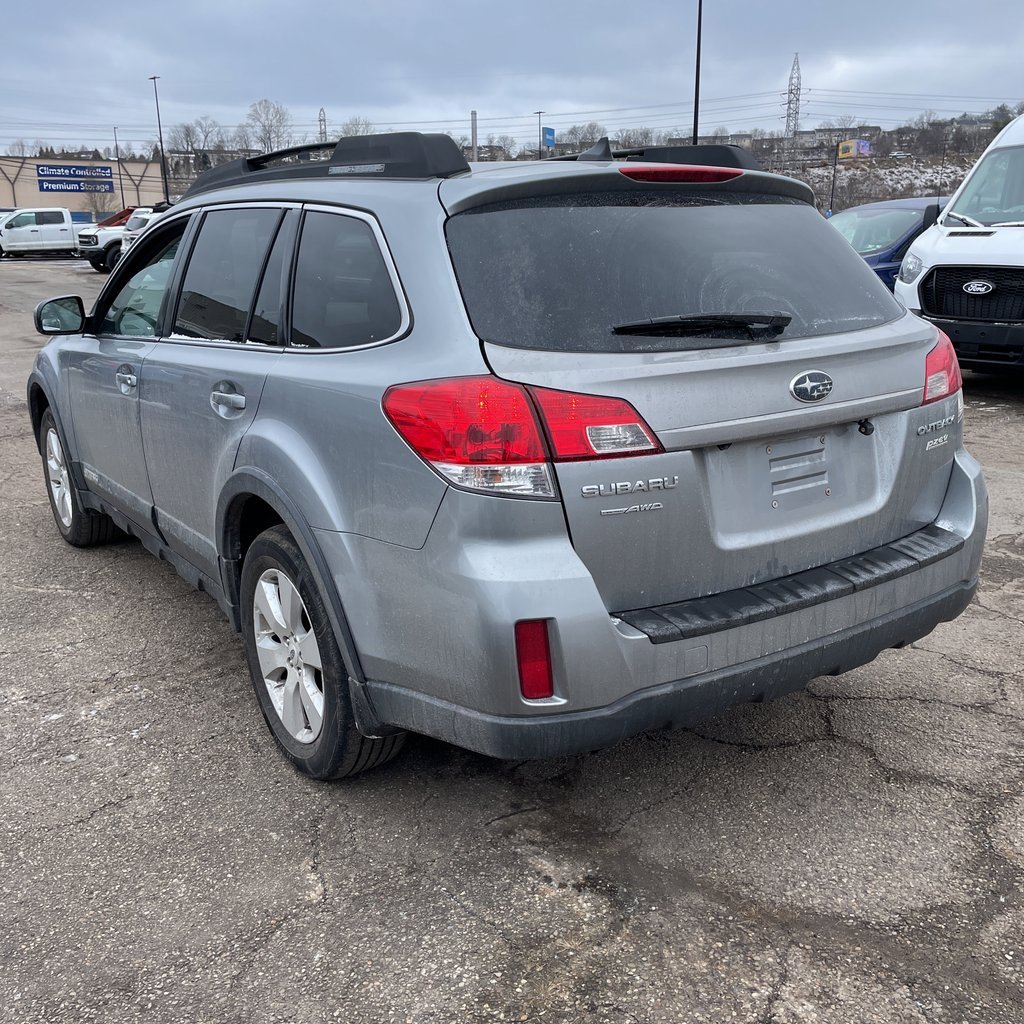 Used 2011 Subaru Outback 2.5i Limited image 3