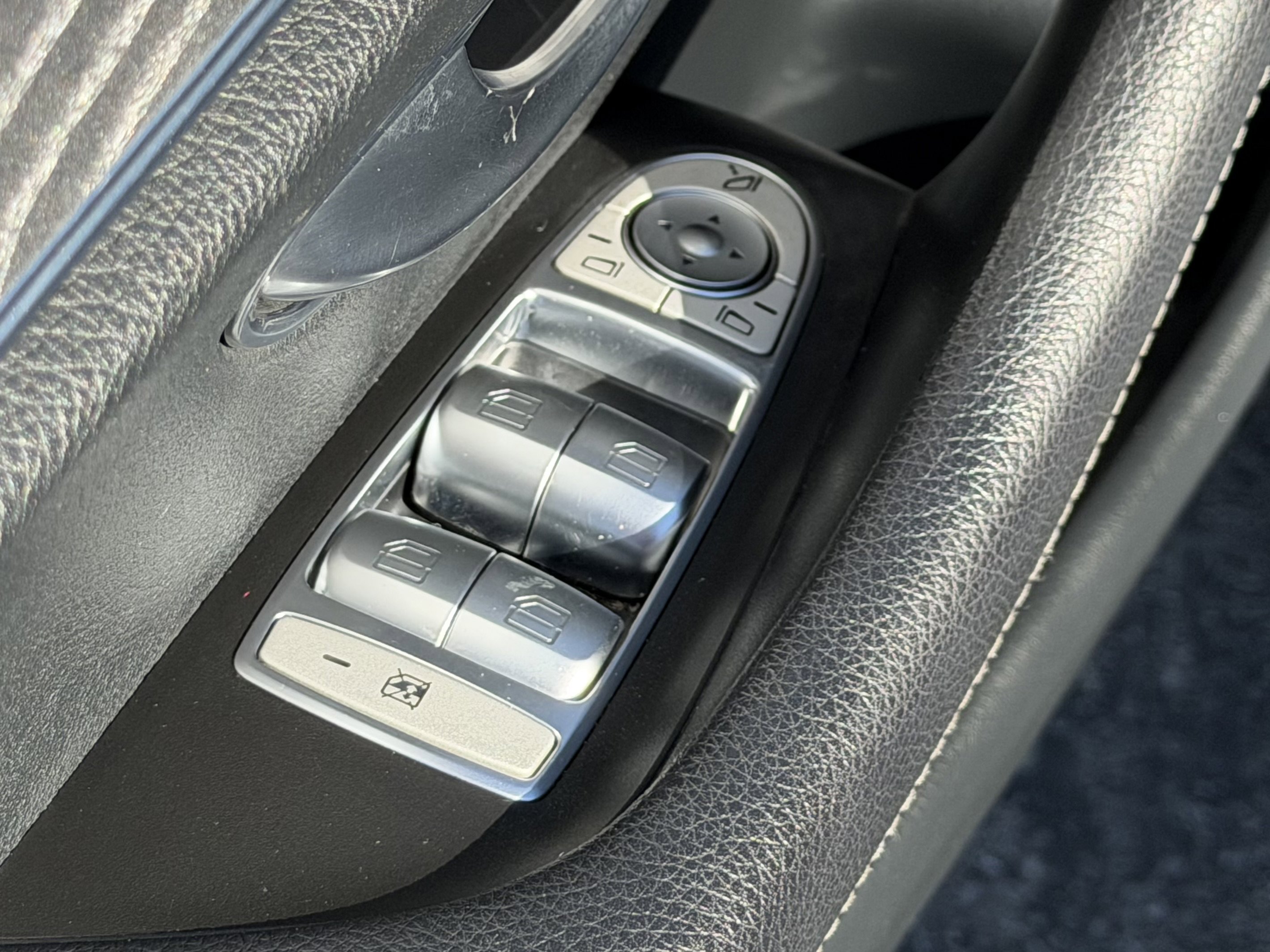 Used 2021 Mercedes-Benz E 350 Sedan w/ Premium Package image 18