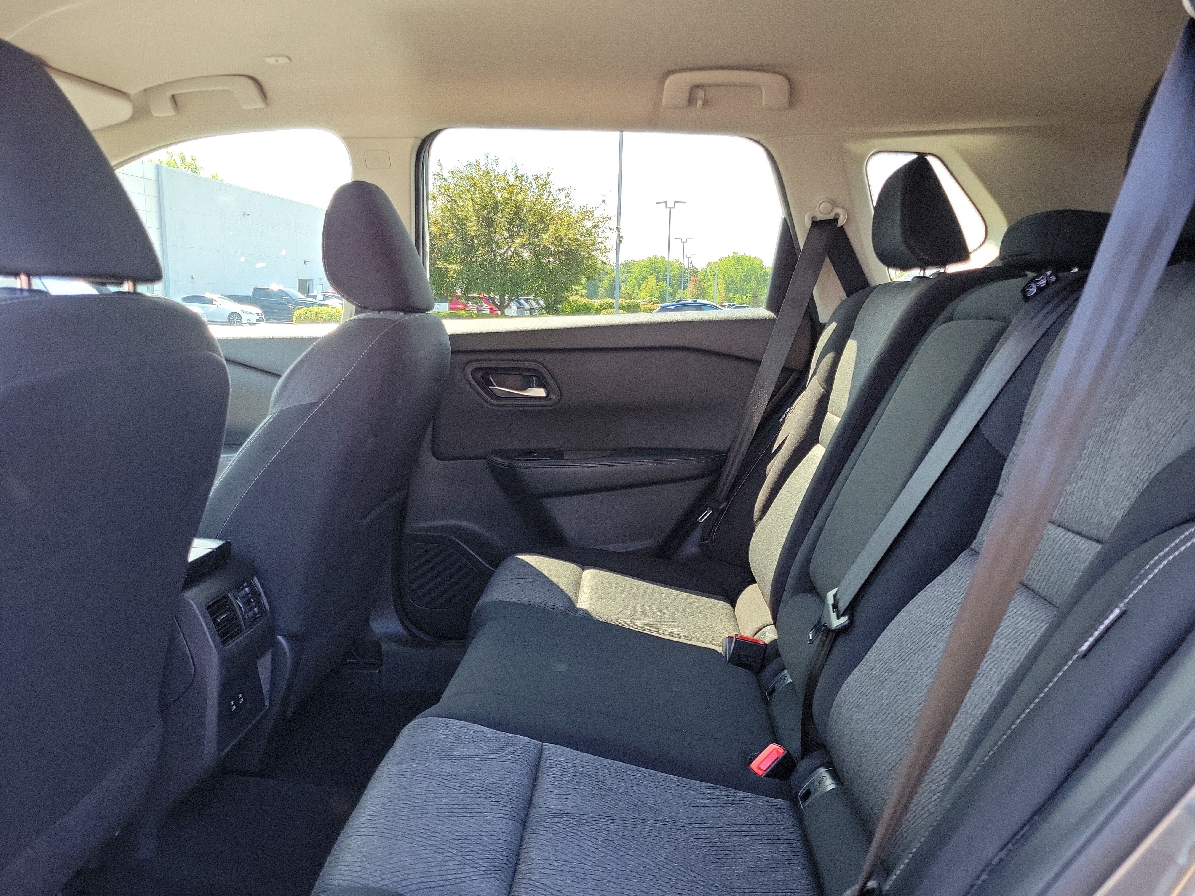 Certified 2024 Nissan Rogue SV FWD image 11