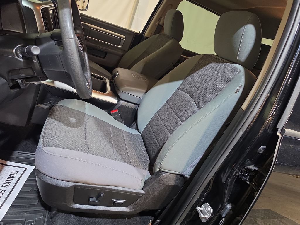Used 2019 RAM 1500 Classic SLT AWD/4WD image 13