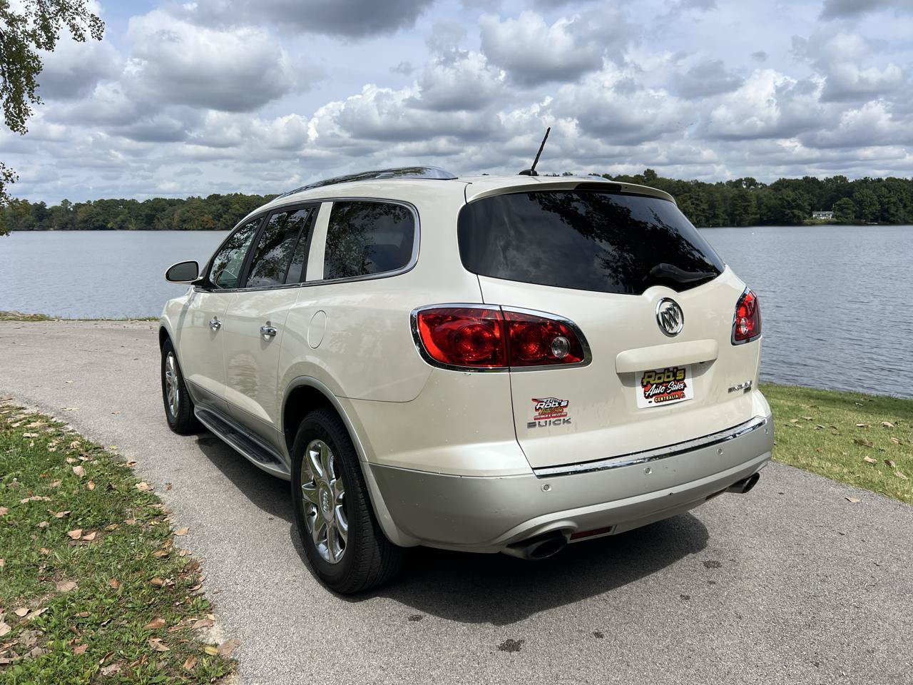 Used 2009 Buick Enclave CXL w/ Driver Confidence Package FWD image 8