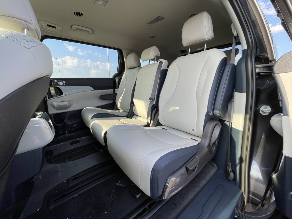New 2026 Kia Carnival EX image 25