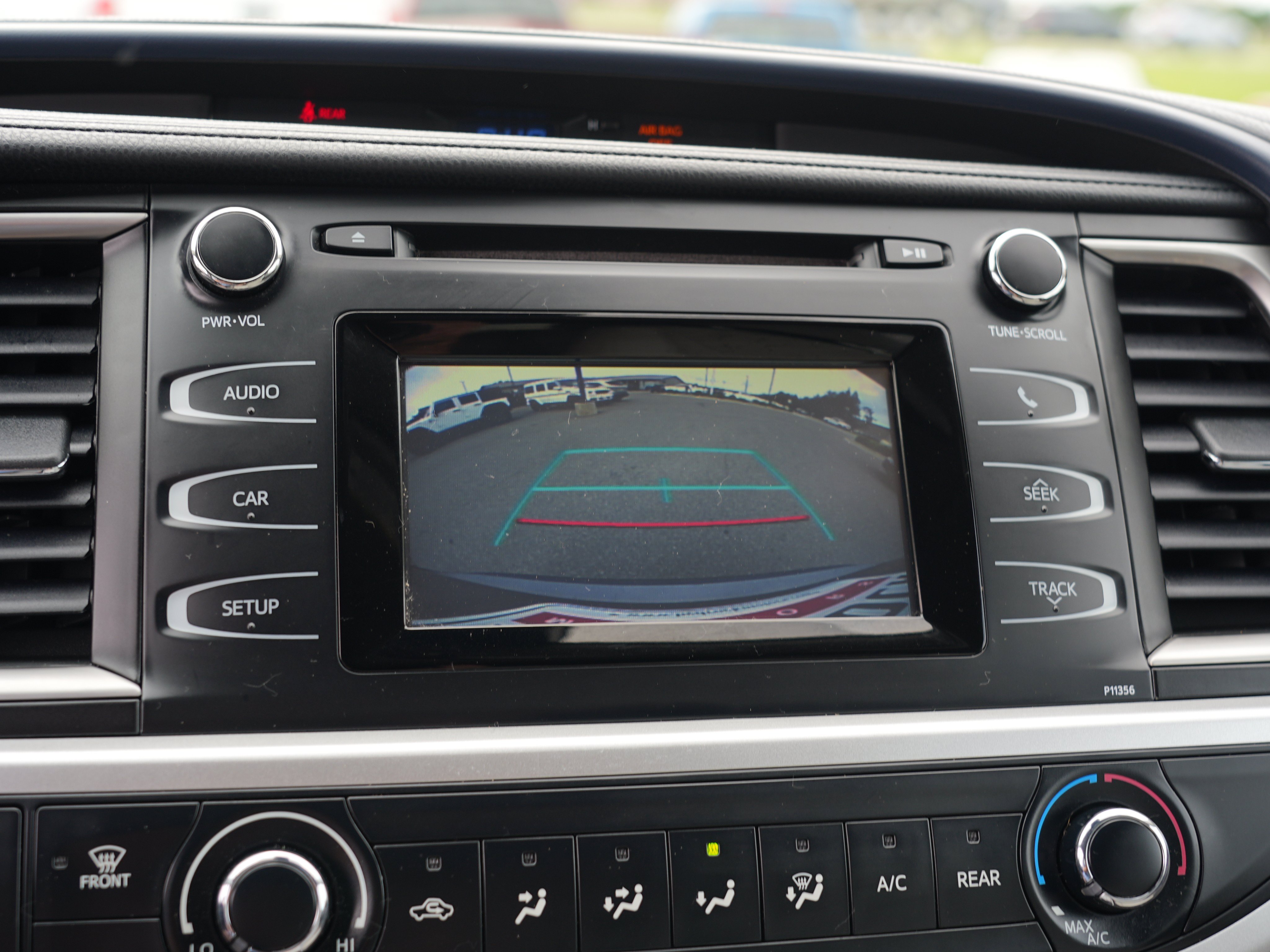 Used 2017 Toyota Highlander LE w/ Carpet Mat Package AWD/4WD image 30