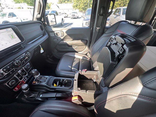 Used 2025 Jeep Wrangler Unlimited Rubicon AWD/4WD image 23