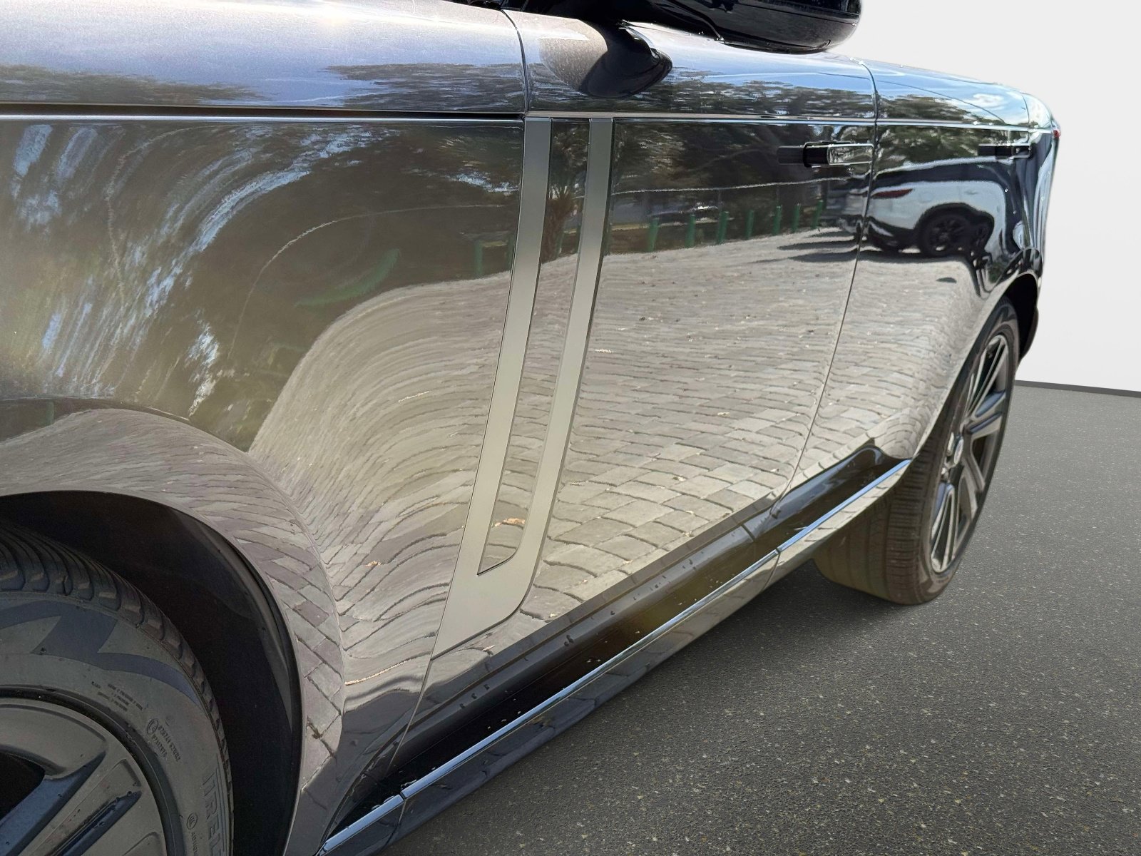 Used 2022 Land Rover Range Rover Long Wheelbase SE image 11