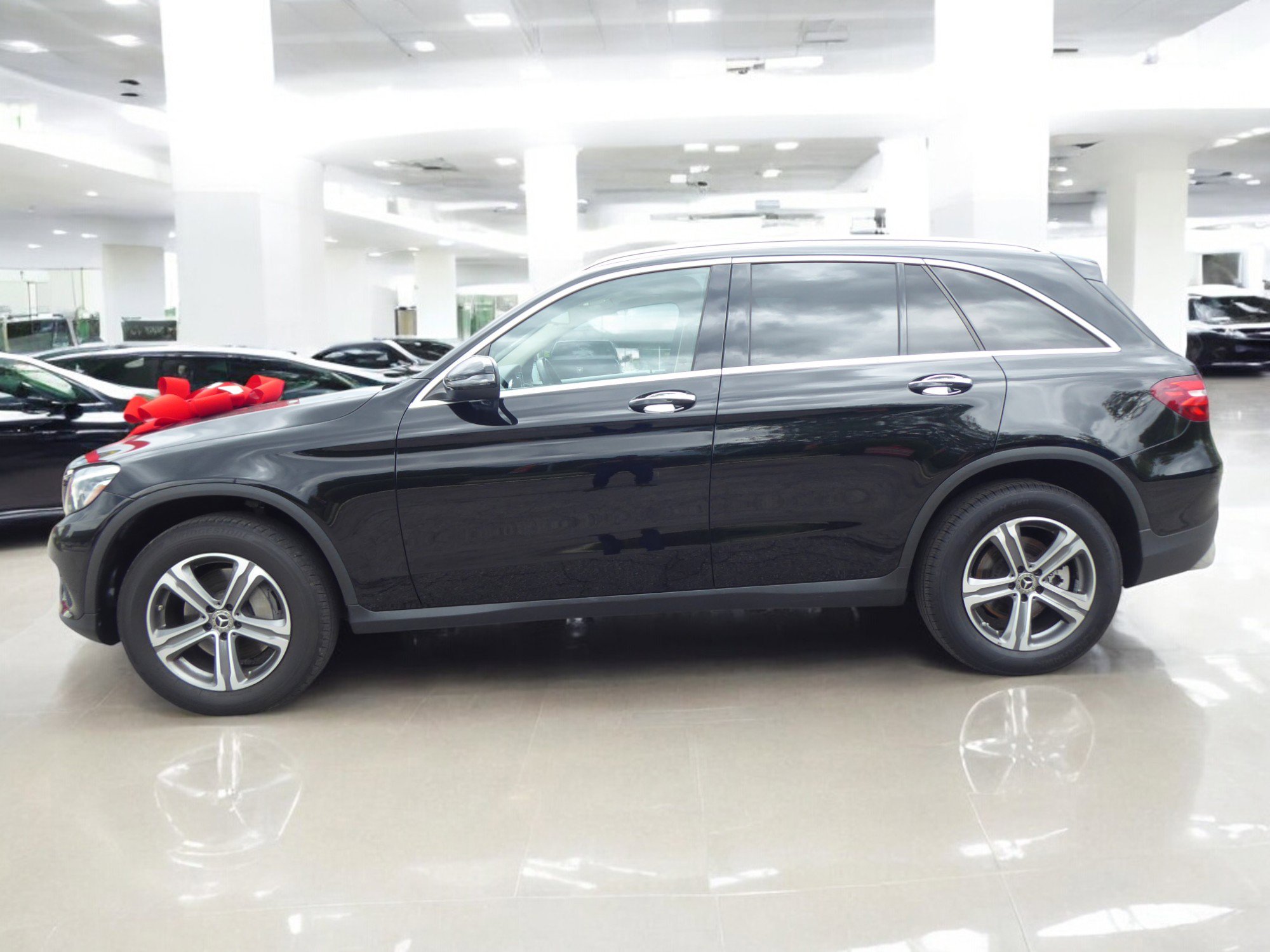Used 2019 Mercedes-Benz GLC 300 4MATIC w/ Premium Package image 6
